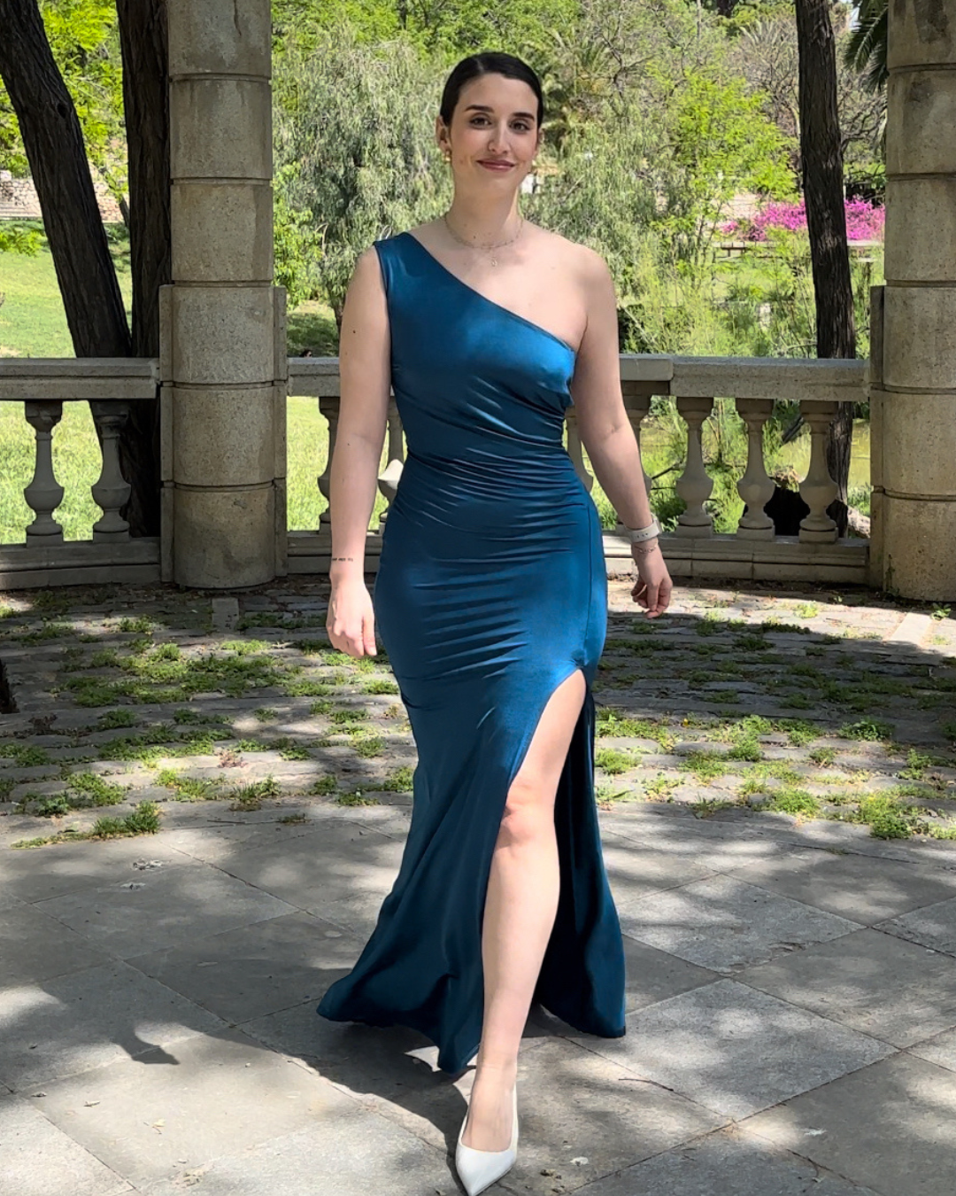 VESTIDO ASIMETRICO ESPALDA